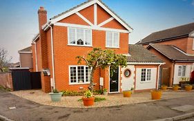 Seacross Family Friendly Home Sleeps 7 Entire Home In The Seaside Town Of Sheringham Norfolk United Kingdom 7 Guests 4 Bedrooms 5 Beds 1 Bathroom And 1 Downstairs Wc